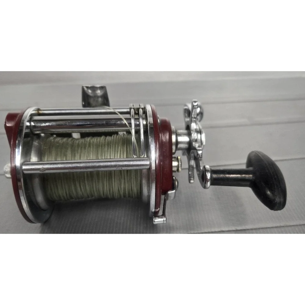 Vintage Pflueger Bond No. 2004 Levelwind Baitcast Reel Very Clean